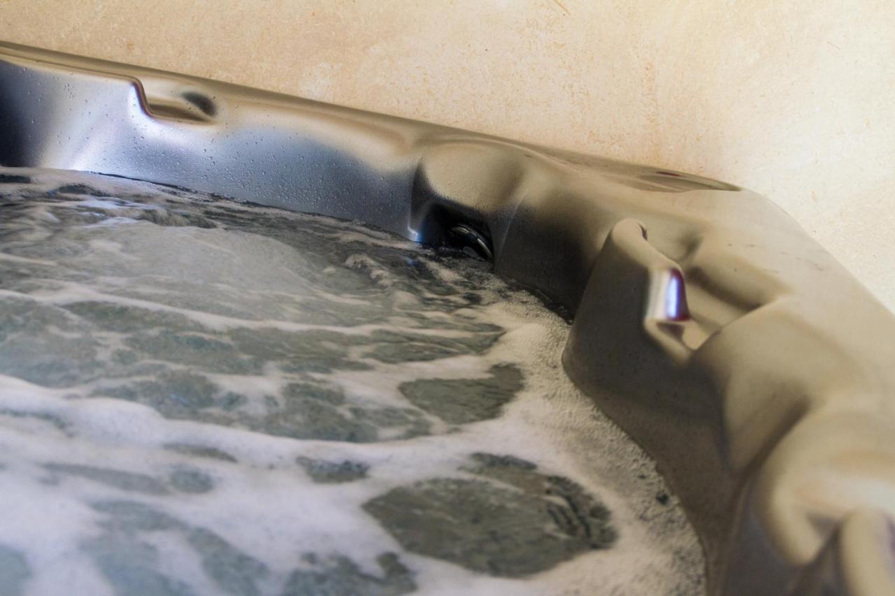 Le Puy Carmin - Chambre D'Hotes Avec Jacuzzi Bazoges-en-Paillers Exterior foto